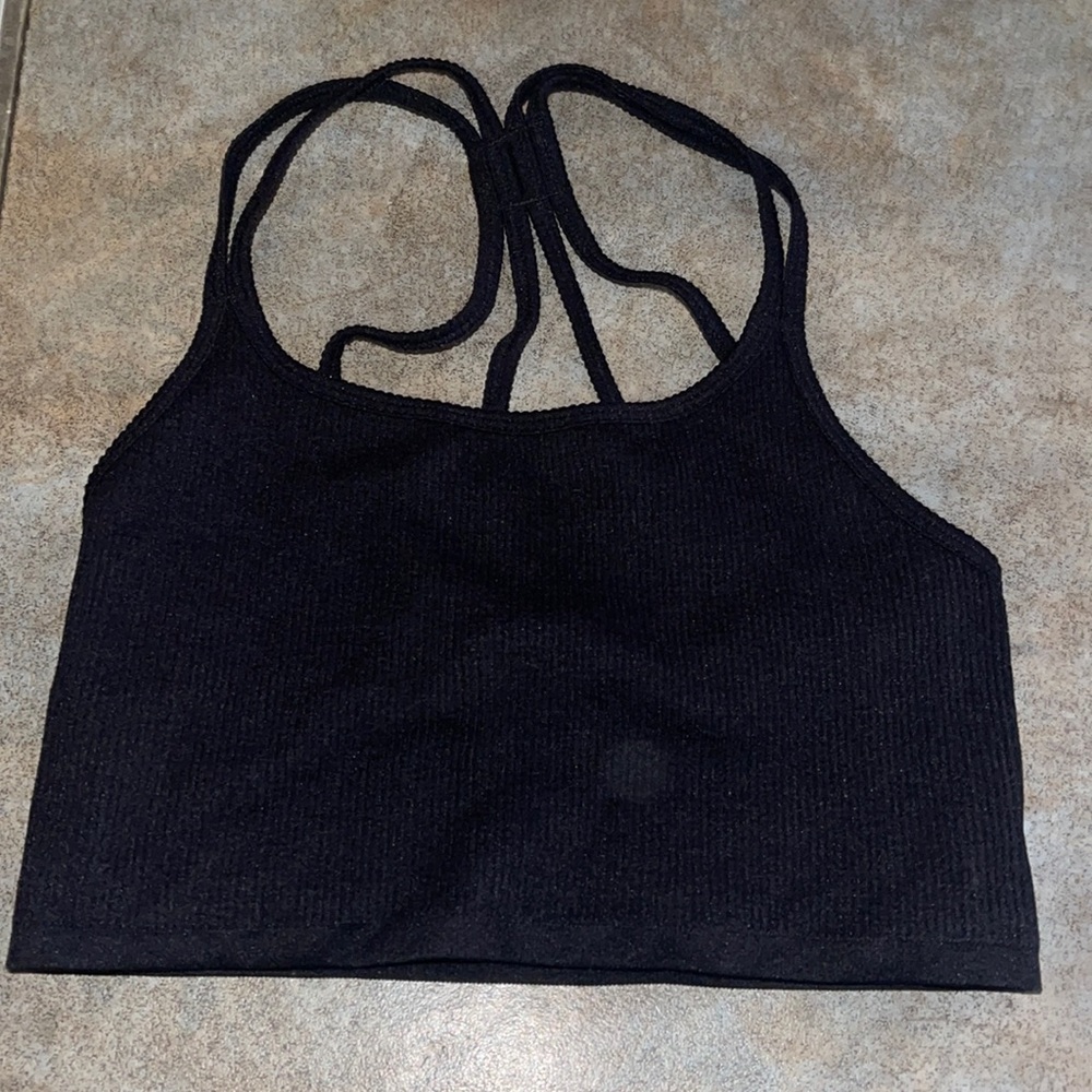 Black crossed top for working out